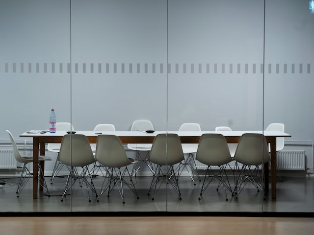 What to Take Into Account When Renting a Meeting Room