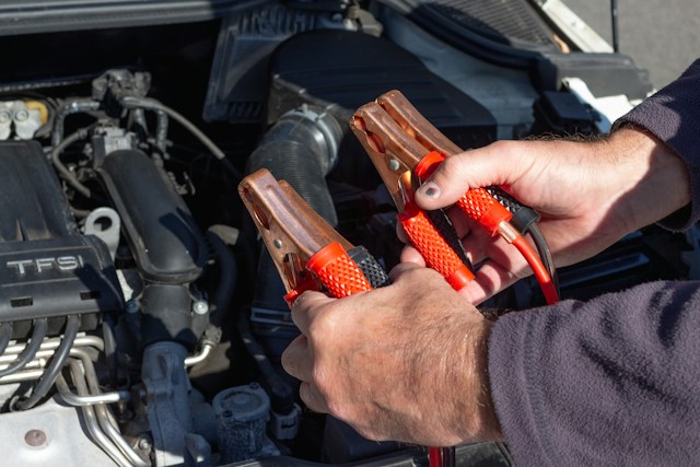 Advantages of Using Professional Car Battery Jump-Start Services